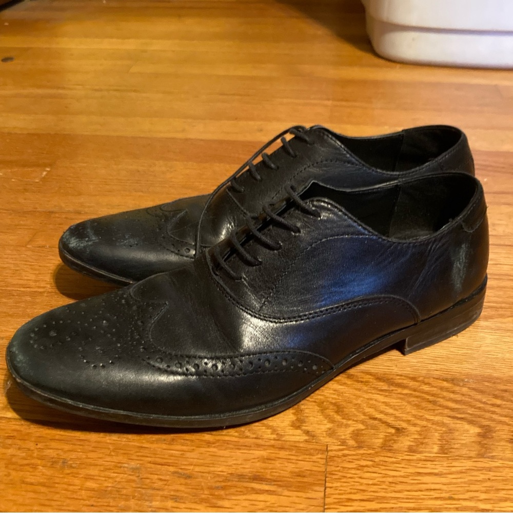 end wingtip dress shoes